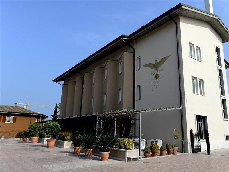 Hotel San Benedetto Пескьера-дель-Гарда Экстерьер фото
