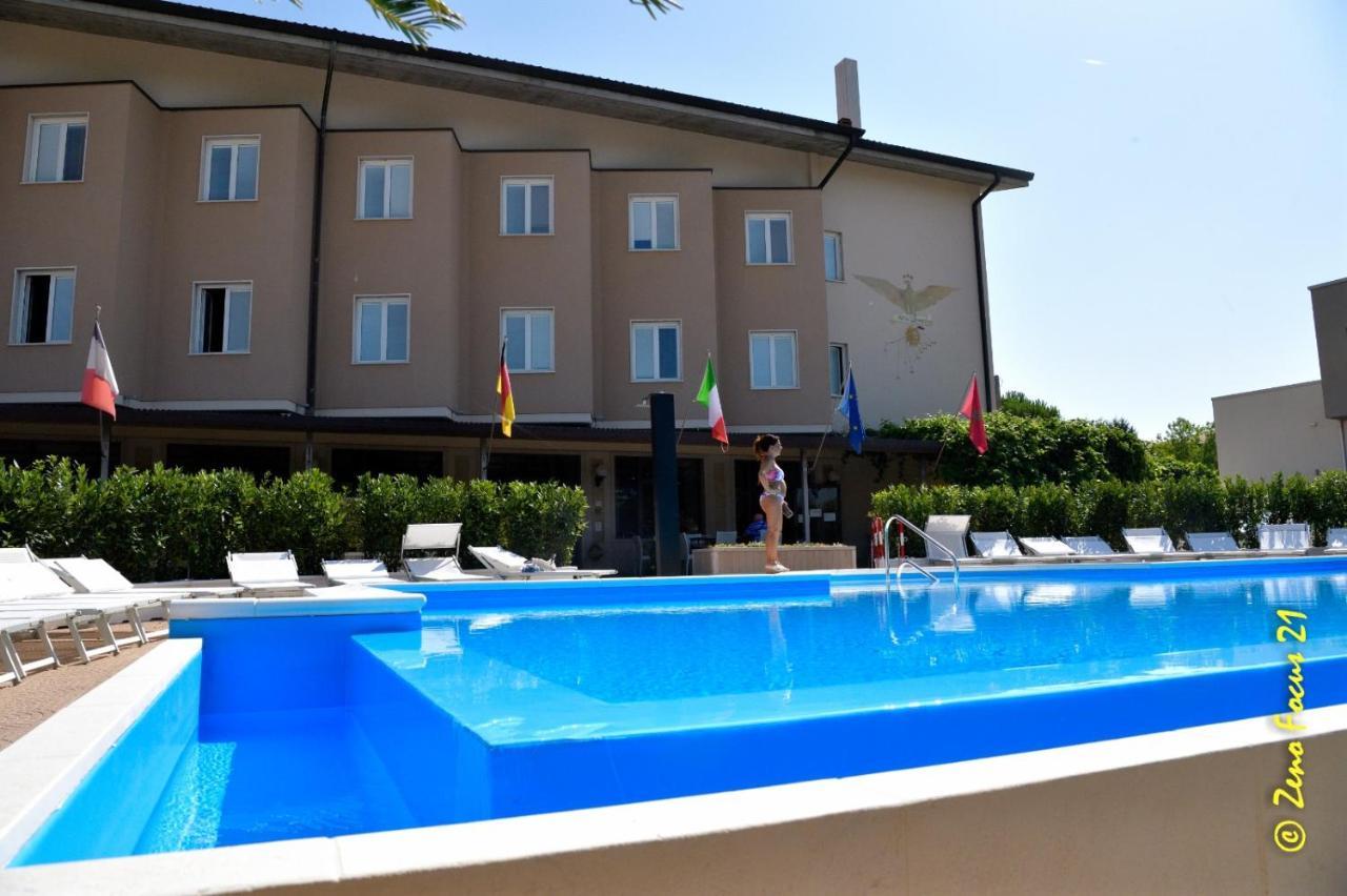 Hotel San Benedetto Пескьера-дель-Гарда Экстерьер фото