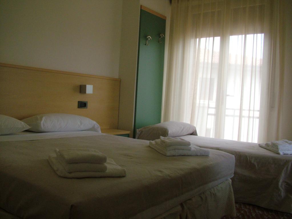 Hotel San Benedetto Пескьера-дель-Гарда Экстерьер фото
