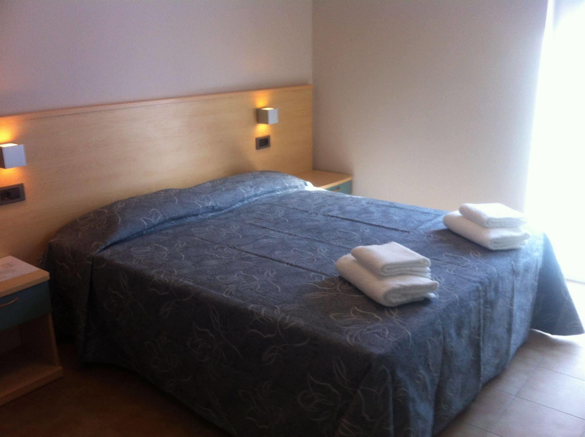 Hotel San Benedetto Пескьера-дель-Гарда Экстерьер фото