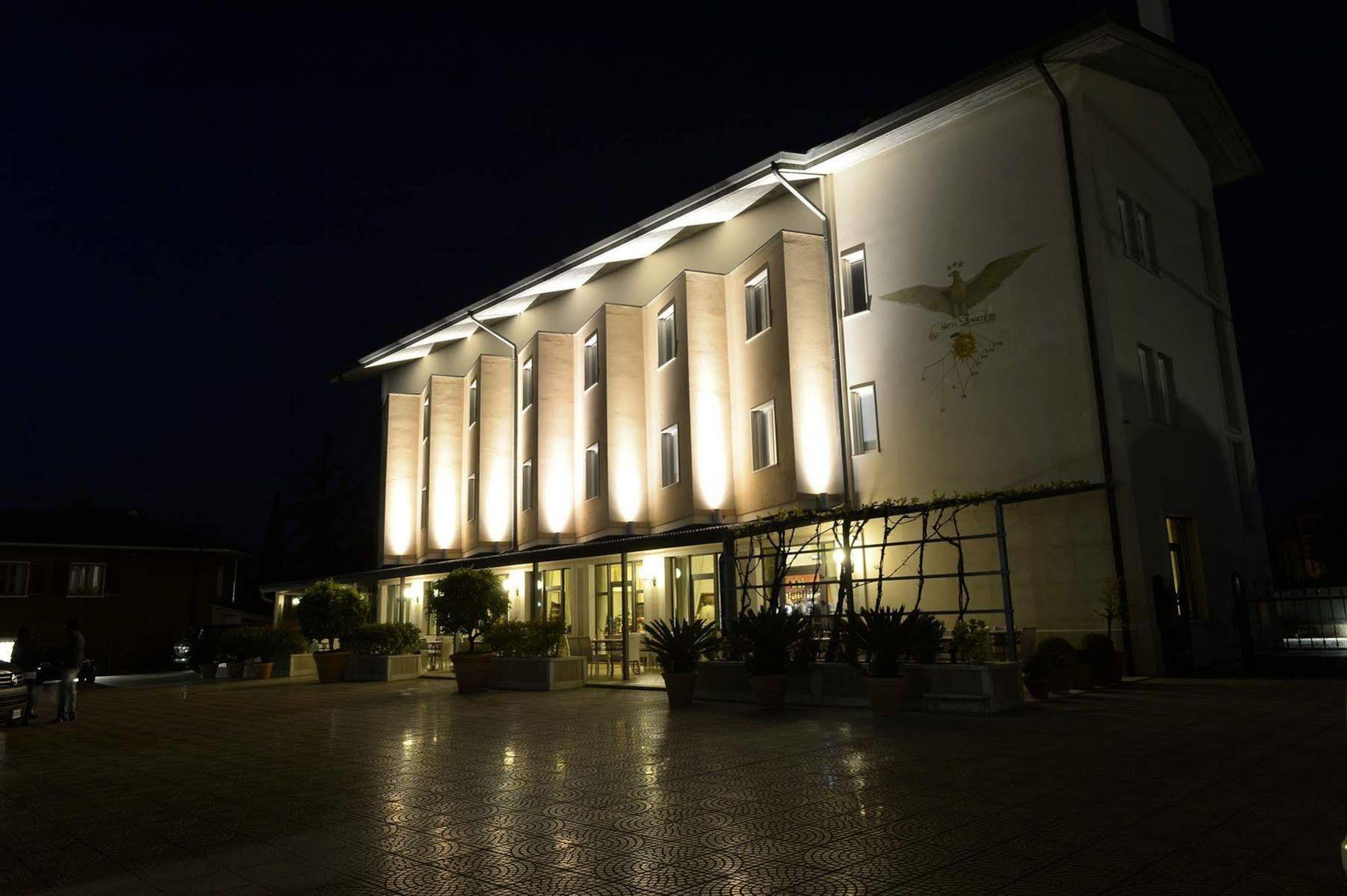 Hotel San Benedetto Пескьера-дель-Гарда Экстерьер фото