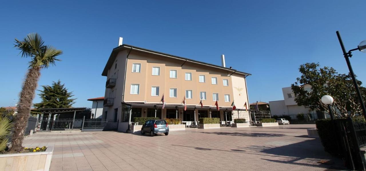 Hotel San Benedetto Пескьера-дель-Гарда Экстерьер фото